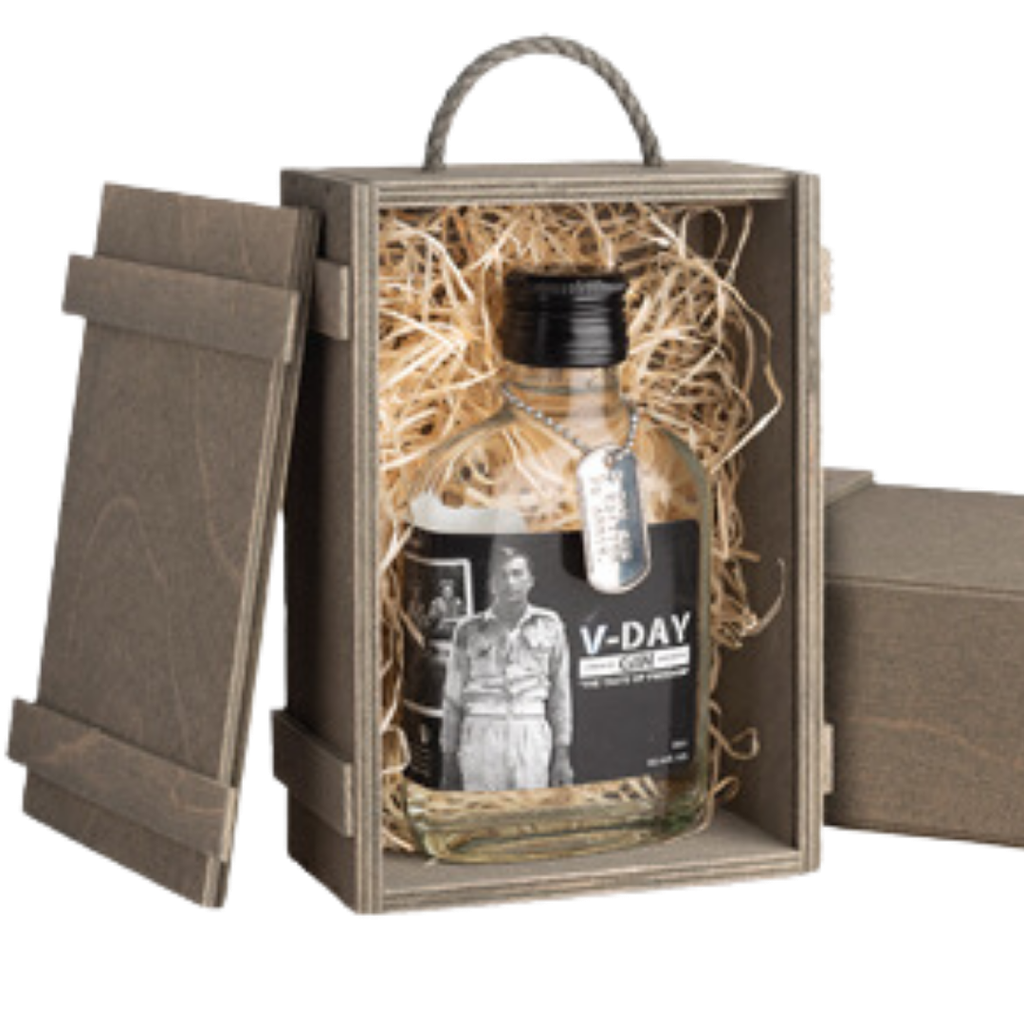 V-Day Gin Zakfles in houten Kist 20cl